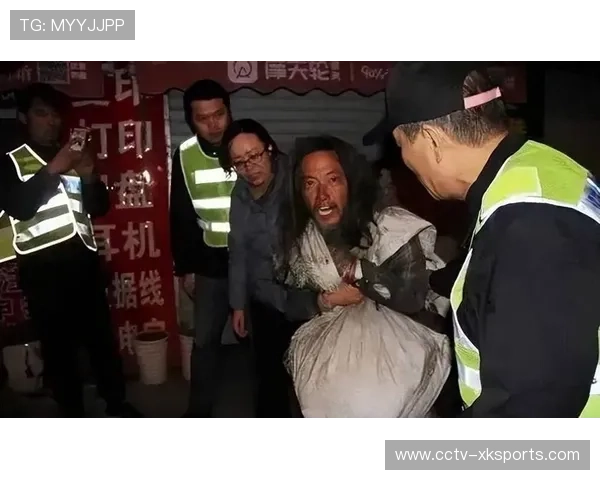 战绩不佳引发愤怒 流浪者大巴遭球迷围堵 主帅马丁依靠警方护送才逃脱 战绩不佳引发愤怒 流浪者大巴遭球迷围堵 主帅马丁依靠警方护送才逃脱
